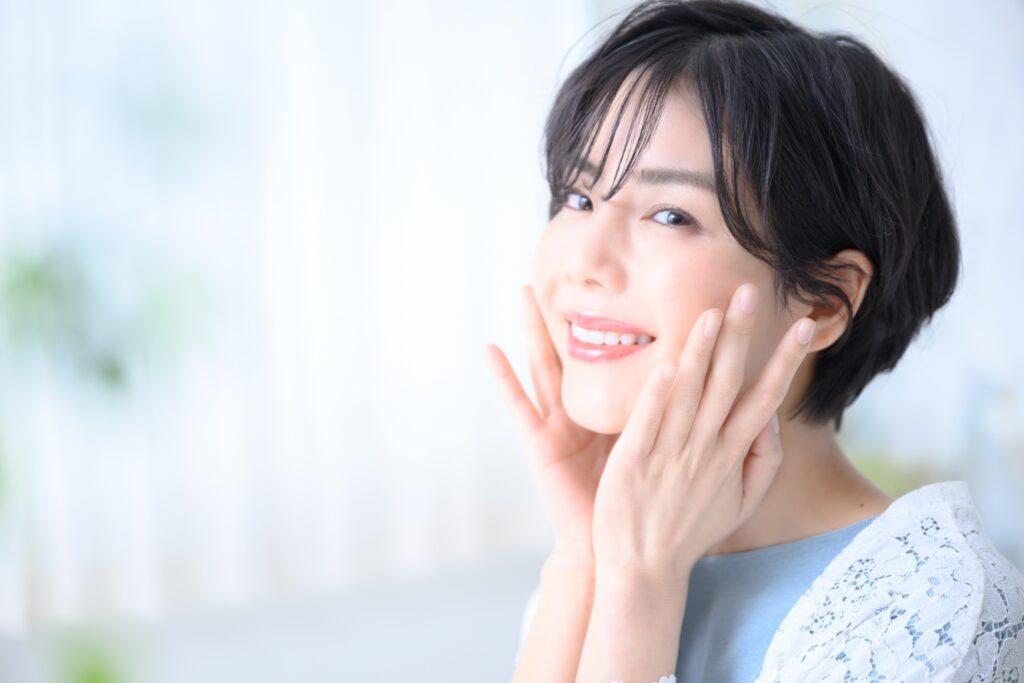 【歯磨き粉CM事例から学ぶ！】女優・俳優を使った売上UPのための広告戦略